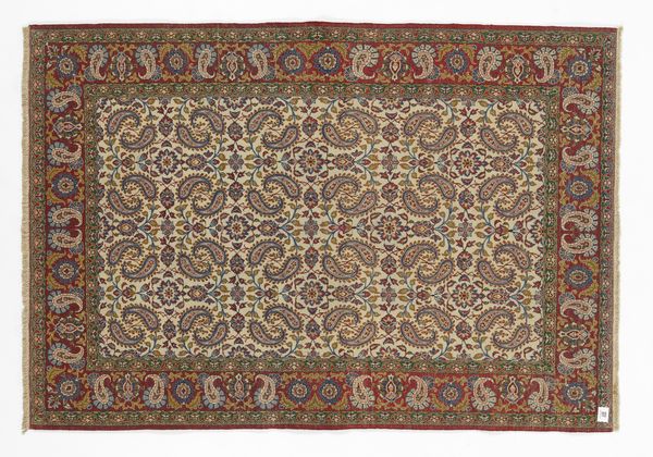 MANIFATTURA PERSIANA DEL XX SECOLO : Tappeto con fitte decorazioni fitomorfe in campo crema, incorniciato da fascia esterna nei toni del rosso  - Asta Asta 449 | ARTE ANTICA E DEL XIX SECOLO Virtuale - Associazione Nazionale - Case d'Asta italiane