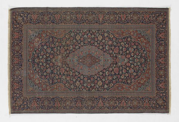 KESHAN : Tappeto Keshan, XX secolo, medaglione centrale di forma ovale nei toni dell'azzurro e del rosso in campo blu, incorniciato da fascia esterna a motivi vegetali nei medesimi toni  - Asta Asta 449 | ARTE ANTICA E DEL XIX SECOLO Virtuale - Associazione Nazionale - Case d'Asta italiane