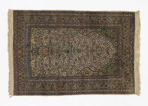 MANIFATTURA DEL XX SECOLO - Tappeto India con decorazione centrale a nicchia fittamente decorata a motivi floreali, incorniciata da fascia esterna