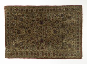 MANIFATTURA PERSIANA DEL XX SECOLO - Tappeto con fitte decorazioni fitomorfe su fondo crema, incorniciato da fascia esterna