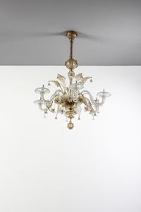 MANIFATTURA VENEZIANA DEL XX SECOLO - Lampadario in vetro di Murano trasparente, bracci mossi e decorazioni floreali e fitomorfe