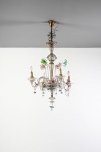 MANIFATTURA VENEZIANA DEL XX SECOLO - Lampadario in vetro incolore e policromo, con decorazioni a steli floreali e fitomorfe