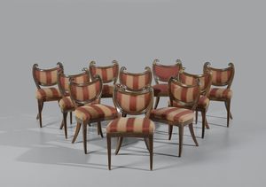 MANIFATTURA FRANCESE DEL XIX SECOLO - Dieci sedie in mogano con schienale terminante in due teste d'aquila, gambe posteriori a sciabola