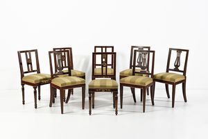 MANIFATTURA ITALIANA DEL XIX-XX SECOLO - Due gruppi di quattro sedie ciascuno, in legno intagliato e parzialmente dorato, schienali a giorno, gambe a faretra e a sciabola