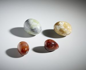 MANIFATTURA DEL XX SECOLO - Set di quattro uova in pietre dure