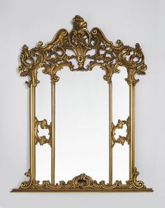 MANIFATTURA DEL XX SECOLO - Grande specchiera in legno intagliato e dorato, con cimasa decorata a motivi fitomorfi