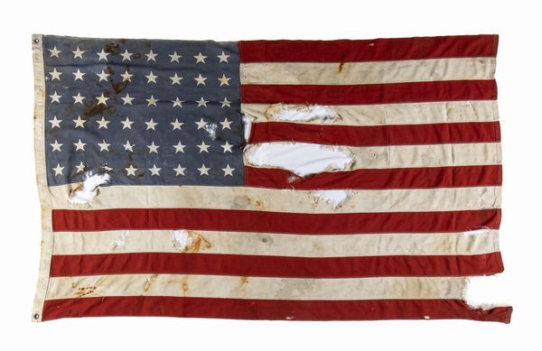 . : Bandiera americana originale della Seconda Guerra Mondiale recuperata ad Anzio dopo lo sbarco degli alleati sulle coste italiane. Stati Uniti, prima met del XX secolo.  - Asta Asta 450 | WUNDERKAMMER, CURIOSITIES & ETNOGRAFICA - A GENTLEMAN' S CABINET OF CURIOSITIES Online - Associazione Nazionale - Case d'Asta italiane