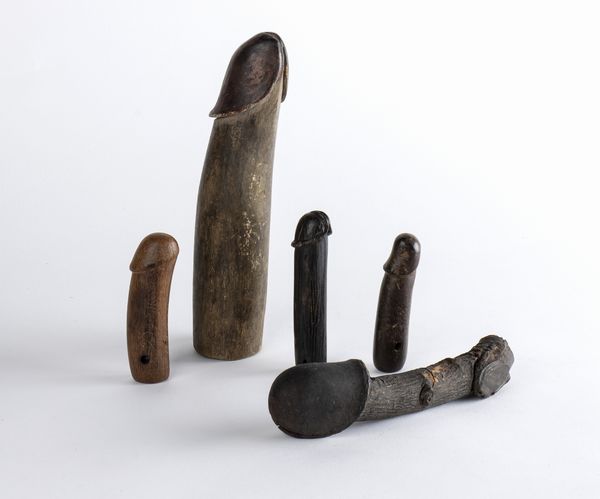 . : Collezione di cinque falli votivi provenienti dalla zona del Bhutan.Bhutan, XIX-XX secolo.  - Asta Asta 450 | WUNDERKAMMER, CURIOSITIES & ETNOGRAFICA - A GENTLEMAN' S CABINET OF CURIOSITIES Online - Associazione Nazionale - Case d'Asta italiane