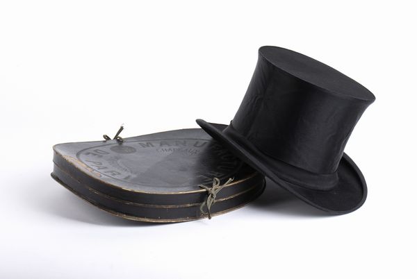 . : Cappello a cilindro meccanico di manifattura francese completo di custodia originale. Parigi, XIX secolo.  - Asta Asta 450 | WUNDERKAMMER, CURIOSITIES & ETNOGRAFICA - A GENTLEMAN' S CABINET OF CURIOSITIES Online - Associazione Nazionale - Case d'Asta italiane