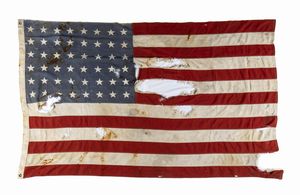 . - Bandiera americana originale della Seconda Guerra Mondiale recuperata ad Anzio dopo lo sbarco degli alleati sulle coste italiane. Stati Uniti, prima met del XX secolo.