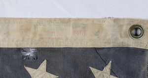 . : Bandiera americana originale della Seconda Guerra Mondiale recuperata ad Anzio dopo lo sbarco degli alleati sulle coste italiane. Stati Uniti, prima met del XX secolo.  - Asta Asta 450 | WUNDERKAMMER, CURIOSITIES & ETNOGRAFICA - A GENTLEMAN' S CABINET OF CURIOSITIES Online - Associazione Nazionale - Case d'Asta italiane