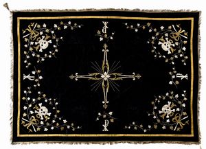 . - Pregiato tessuto in filo d'argento, seta e cotone da cerimonia funebre posizionato sopra bara e catafalco. Italia, fine XIX secolo.