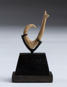 . - Amo da pesca in osso proveniente dalla cultura polinesiana. Isole Fiji, XIX secolo.