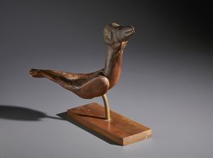 . - Uccello marino in legno compatto e madreperla proveniente dalla cultura dell'Isola di Pasqua. Rapa Nui, fine XIX secolo.