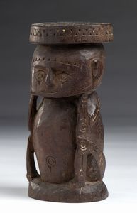 . - Grazioso idolo votivo proveniente dalla cultura Massim situata all'interno delle Isole Trobriand.Melanesia, XIX secolo.