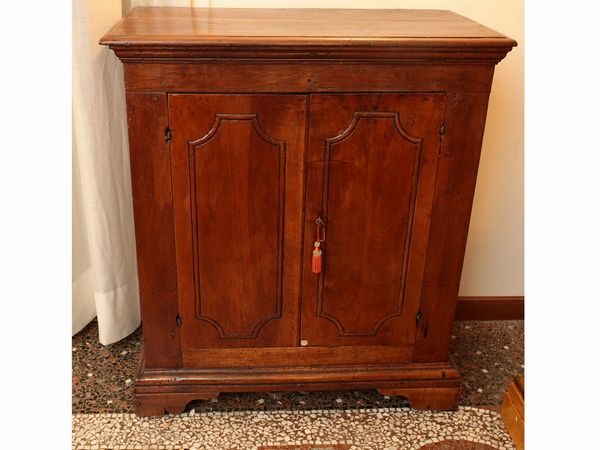 Stipo in noce  - Asta Casa Lazzi - parte prima Arredi, dipinti, vetri di Murano, curiosit� - Associazione Nazionale - Case d'Asta italiane