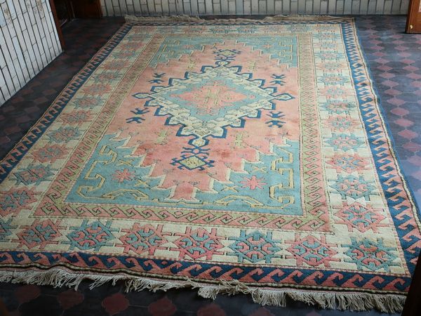 Tappeto caucasico  - Asta Casa Lazzi - parte prima Arredi, dipinti, vetri di Murano, curiosit� - Associazione Nazionale - Case d'Asta italiane