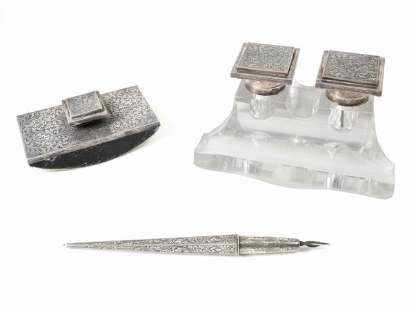 Set da scrittura in argento, prima met del XX secolo  - Asta Casa Lazzi - parte prima Arredi, dipinti, vetri di Murano, curiosit - Associazione Nazionale - Case d'Asta italiane