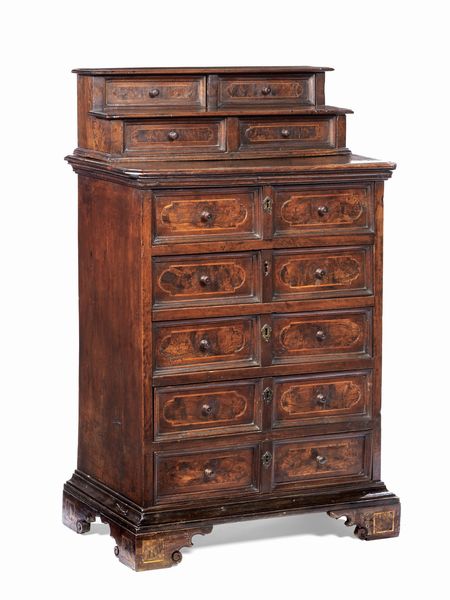 Piccola credenza in legno di noce  - Asta Importanti Arredi, Maioliche, Sculture e Dipinti Antichi - Associazione Nazionale - Case d'Asta italiane