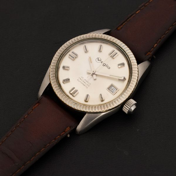 Veglia : Orologio automatico in acciaio quadrante Argent� con indici applicati, ghiera zigrinata, 35 mm  - Asta Watches - Associazione Nazionale - Case d'Asta italiane