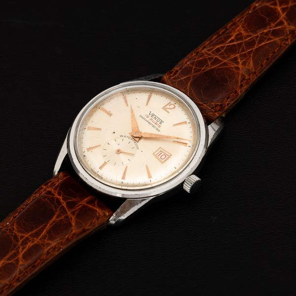 VENUS : Orologio automatico con datario in acciaio, quadrante Argent� con piccoli secondi, 35 mm  - Asta Watches - Associazione Nazionale - Case d'Asta italiane