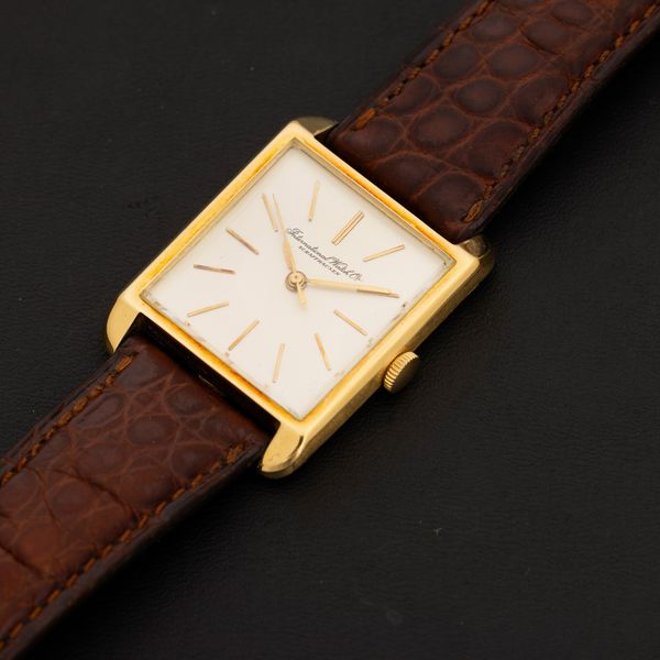 INTERNATIONAL WATCH CO. : Orologio in oro 18k carica manuale di forma quadrata extrapiatto, quadrante Argent� con indici applicati, 28x28 mm  - Asta Watches - Associazione Nazionale - Case d'Asta italiane