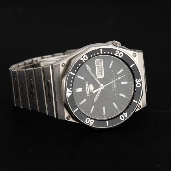 SEIKO : Diver automatico in acciaio con ghiera girevole e indicazione di giorno e data, quadrante nero opaco con corona ad ore 4, 36 mm  - Asta Watches - Associazione Nazionale - Case d'Asta italiane