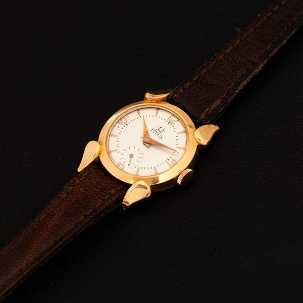 TITUS : Lady in oro giallo 18k, movimento manuale solo tempo anse Fancy, 23 mm  - Asta Watches - Associazione Nazionale - Case d'Asta italiane
