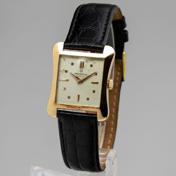 Universal Genève : Universal Geneve in oro giallo 18k, quadrante Argent� Guilloch�, indici applicati, cal U264, carica manuale, cinturino in pelle, 34x28 mm, 1950 circa  - Asta Watches - Associazione Nazionale - Case d'Asta italiane