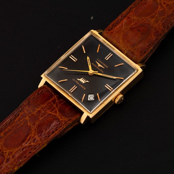 LONGINES : Ultrachron Automatic in oro giallo 18k di forma quadrata, quadrante nero lucido con datario ad ore 5, 30x30 mm  - Asta Watches - Associazione Nazionale - Case d'Asta italiane
