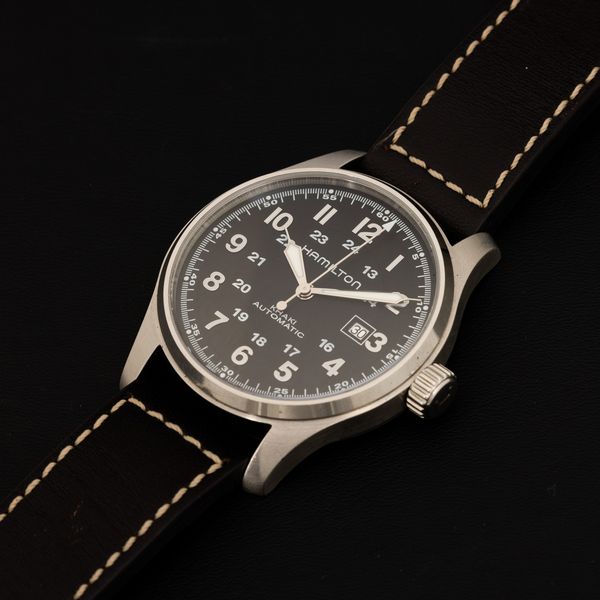 HAMILTON : Khaki Automatic in acciaio, quadrante nero opaco con numeri Arabi e indicazione della data, 44 mm  - Asta Watches - Associazione Nazionale - Case d'Asta italiane