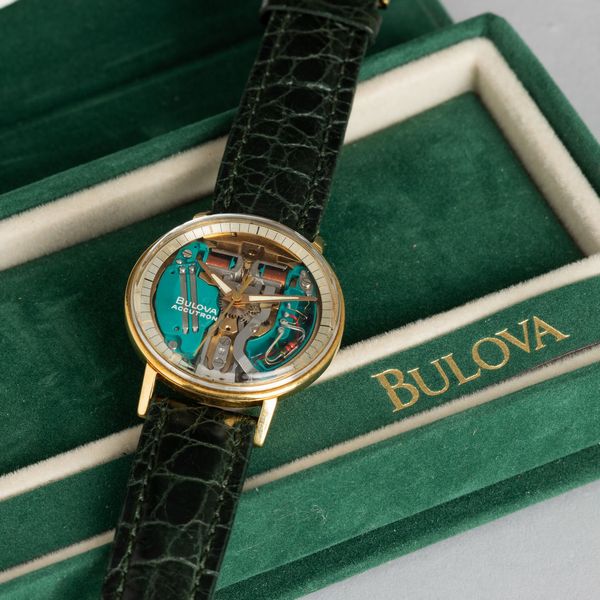 Bulova : Accutron Spaceview in oro giallo 18k, movimento elettromeccanico con scatola e garanzia, 35,5 mm  - Asta Watches - Associazione Nazionale - Case d'Asta italiane