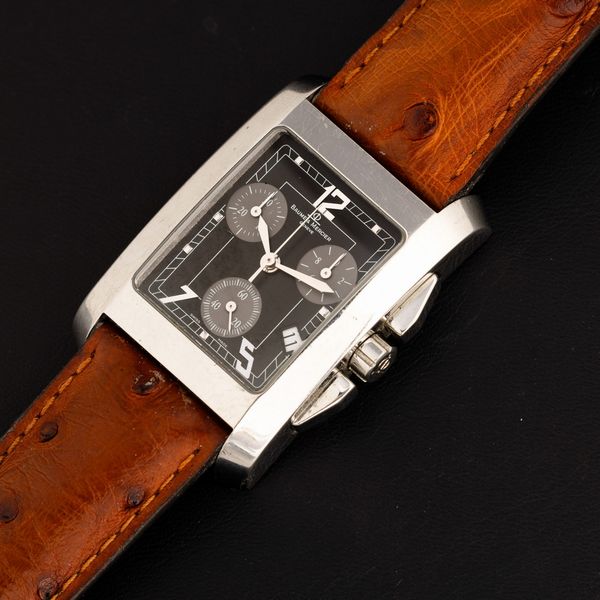 Baume & Mercier : Cronografo rettangolare in acciaio al quarzo, tre contatori, quadrante nero e datario a ore 4, 34x28 mm  - Asta Watches - Associazione Nazionale - Case d'Asta italiane