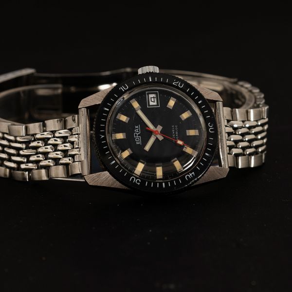 Edrax : Diver in acciaio carica manuale, quadrante nero con indici luminosi, datario e ghiera girevole, 36 mm  - Asta Watches - Associazione Nazionale - Case d'Asta italiane