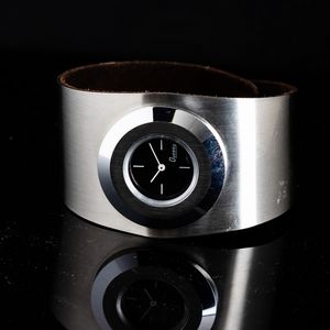 Querry : Orologio di Design anni '70 con bracciale a fascia integrato, quadrante nero con indici e lancette a contrasto, 34 mm  - Asta Watches - Associazione Nazionale - Case d'Asta italiane