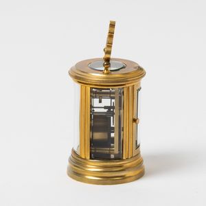 Pendolino da viaggio, anonimo, cassa in metallo e cristallo ,1930/1940, quadrante in smalto bianco, carica a chiavetta, custodia originale in pelle, 74x63 mm  - Asta Watches - Associazione Nazionale - Case d'Asta italiane