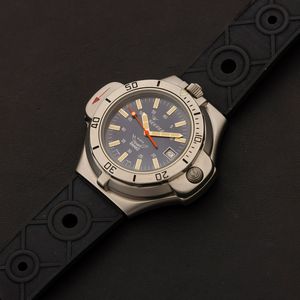 SQUALE : Rambo in acciaio satinato, movimento al quarzo, quadrante blu con indici luminosi e indicazione della data, cinturino in gomma, 43x47 mm  - Asta Watches - Associazione Nazionale - Case d'Asta italiane