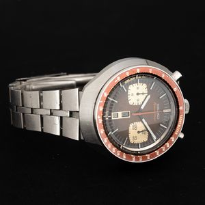 SEIKO : Bull Head cronografo in acciaio due contatori, quadrante marrone degrad� con indicazione di giorno e data a ore sei, 46x44 mm  - Asta Watches - Associazione Nazionale - Case d'Asta italiane