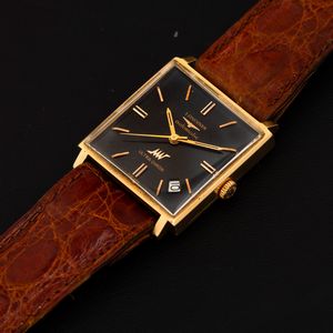 LONGINES : Ultrachron Automatic in oro giallo 18k di forma quadrata, quadrante nero lucido con datario ad ore 5, 30x30 mm  - Asta Watches - Associazione Nazionale - Case d'Asta italiane
