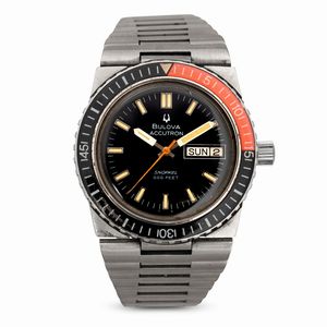 Bulova - Accutron Snorkel automatico in acciaio con indicazione di giorno e data, ghiera in bachelite bicolore, quadrante nero opaco con indici al trizio, 40 mm