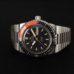 Bulova : Accutron Snorkel automatico in acciaio con indicazione di giorno e data, ghiera in bachelite bicolore, quadrante nero opaco con indici al trizio, 40 mm  - Asta Watches - Associazione Nazionale - Case d'Asta italiane
