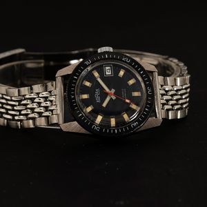 Edrax : Diver in acciaio carica manuale, quadrante nero con indici luminosi, datario e ghiera girevole, 36 mm  - Asta Watches - Associazione Nazionale - Case d'Asta italiane