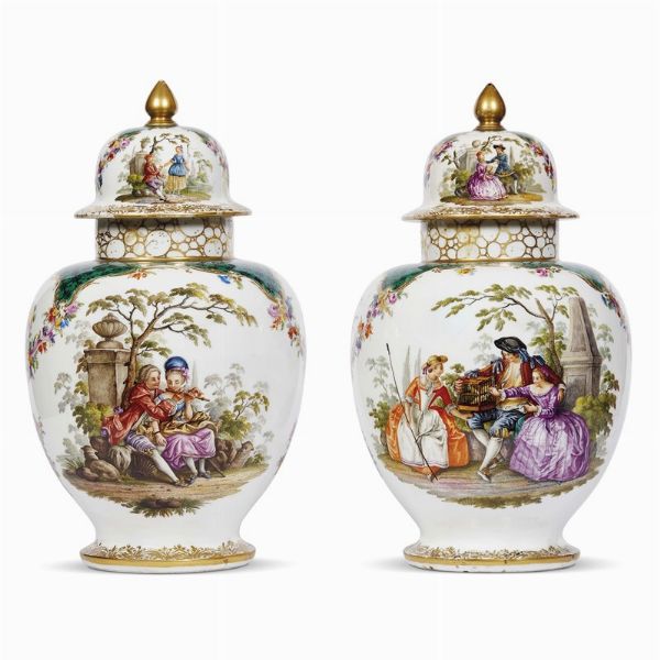 COPPIA DI VASI CON COPERCHIO, GERMANIA, SECOLO XIX  - Asta INTERNATIONAL FINE ART - Associazione Nazionale - Case d'Asta italiane