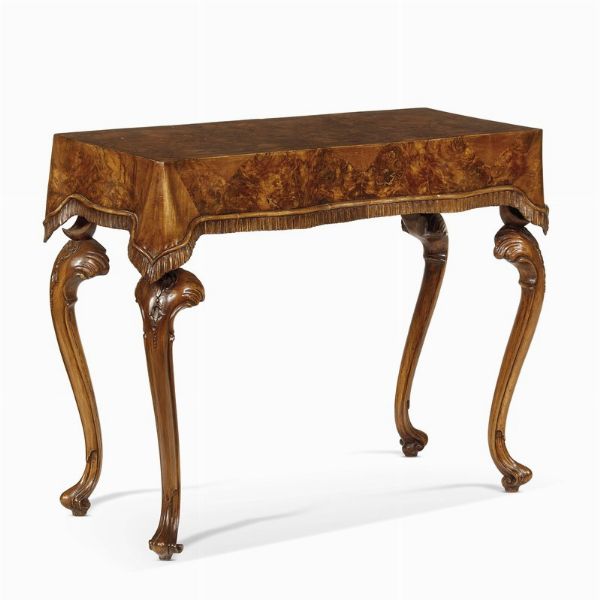 COPPIA DI ELEGANTI CONSOLE, VENEZIA, SECONDA     MET&Agrave; SECOLO XVIII  - Asta INTERNATIONAL FINE ART - Associazione Nazionale - Case d'Asta italiane