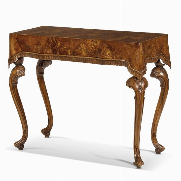 COPPIA DI ELEGANTI CONSOLE, VENEZIA, SECONDA     MET&Agrave; SECOLO XVIII  - Asta INTERNATIONAL FINE ART - Associazione Nazionale - Case d'Asta italiane