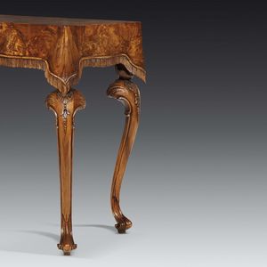 COPPIA DI ELEGANTI CONSOLE, VENEZIA, SECONDA     MET&Agrave; SECOLO XVIII  - Asta INTERNATIONAL FINE ART - Associazione Nazionale - Case d'Asta italiane