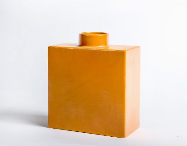 GIO PONTI : Vaso da fiore ocra per Richard Ginori.  - Asta Arte Moderna e Contemporanea [Parte II] - Associazione Nazionale - Case d'Asta italiane