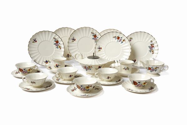 ANDLOVITZ GUIDO (1900 - 1971) : Parte di servizio da th forma Monza con decoro floreale unito a due tazzine e due piattini di altro servizio ma analogo decoro per Societ Ceramica Italiana Laveno, Lavenia  - Asta Asta 451 | DESIGN E ARTI DECORATIVE DEL NOVECENTO - CERAMICHE e VETRI Online - Associazione Nazionale - Case d'Asta italiane