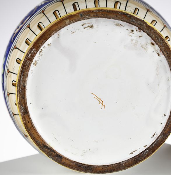 FANCIULLACCI CERAMICHE : Fiasca decorata con figure mitologiche e anse a mascheroni, Montelupo Fiorentino  - Asta Asta 451 | DESIGN E ARTI DECORATIVE DEL NOVECENTO - CERAMICHE e VETRI Online - Associazione Nazionale - Case d'Asta italiane