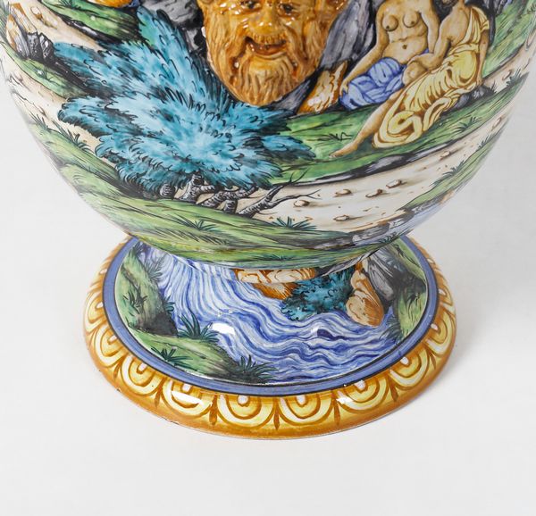 FANCIULLACCI CERAMICHE : Grande fiasca decorata con soggetti classici e anse a mascheroni, Montelupo Fiorentino  - Asta Asta 451 | DESIGN E ARTI DECORATIVE DEL NOVECENTO - CERAMICHE e VETRI Online - Associazione Nazionale - Case d'Asta italiane